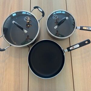 Set of 3 Lagostina pots & pans with lids! (G)